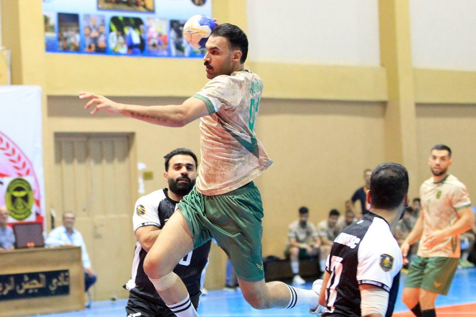 لاعب الجيش خلال النهائي