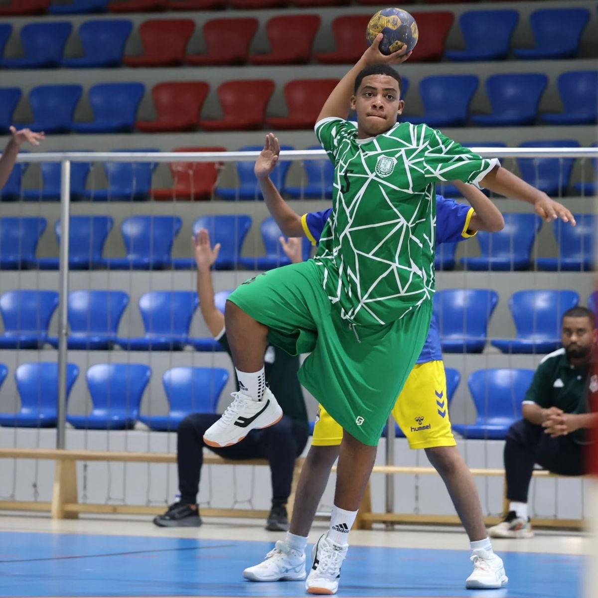 دوري الناشئين العماني