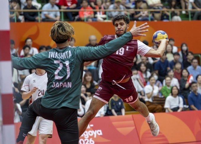 لاعب قطر 19 أمام حارس اليابان