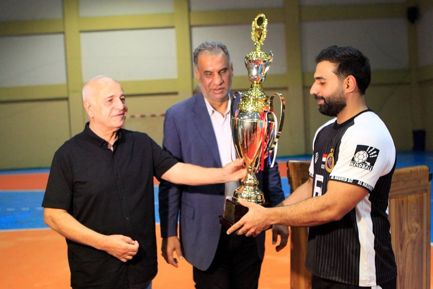 تسليم كأس الاتحاد لفريق الحشد
